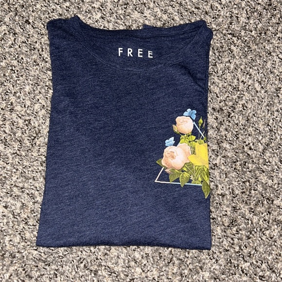 Floral Design Basic Tee - Picture 5 of 5